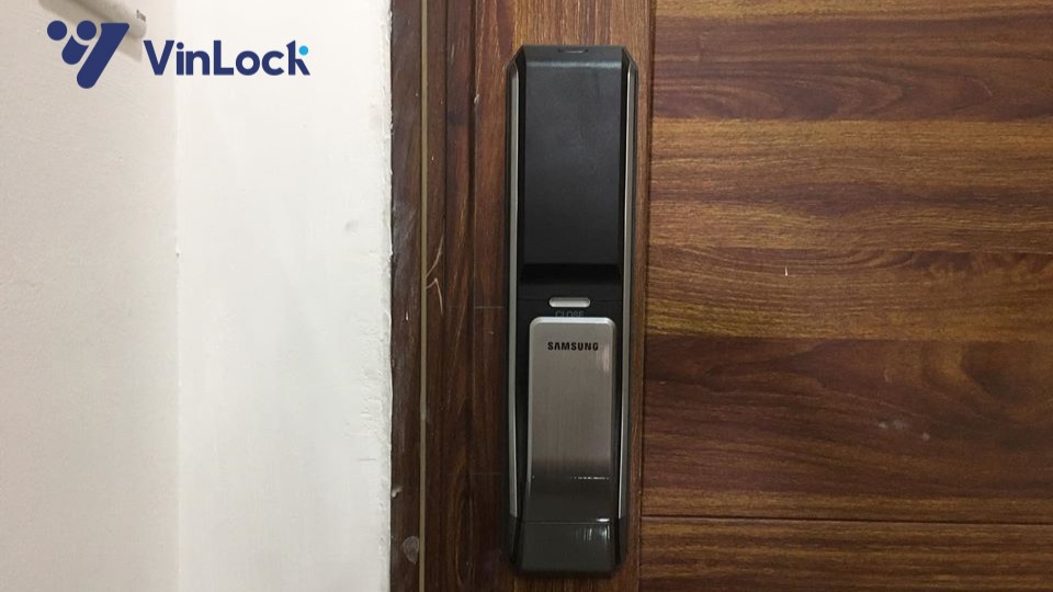 KHÓA CỬA ĐIỆN TỬ SAMSUNG SHS P717 LMG/EN 17 anh thuc te KHOA CUA DIEN TU SAMSUNG SHS P717 LMG EN 2