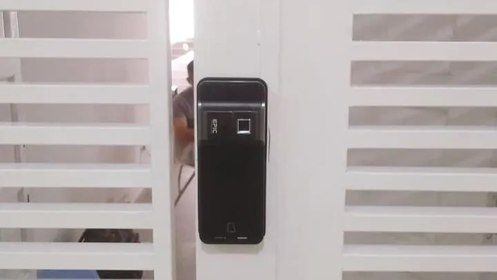 KHÓA VÂN TAY CỬA CỔNG EPIC ES F700G 13 anh thuc te KHOA VAN TAY CUA CONG EPIC ES F700G 2 3