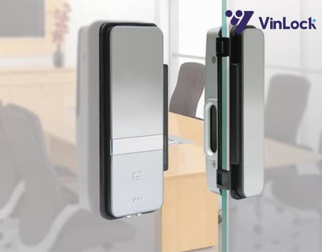 khóa điện tử cửa kính lắp đặt trên kính cường lực