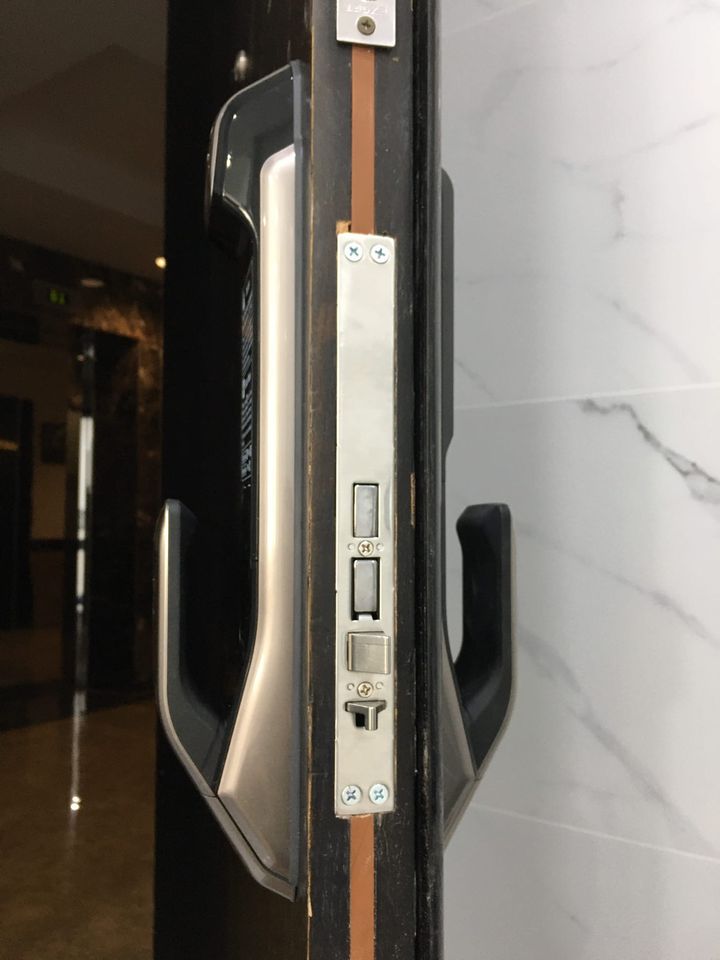Hình ảnh lắp đặt khóa Samsung SHP-DP728 tại V2-20.01 Sunrise City South, Q.7
