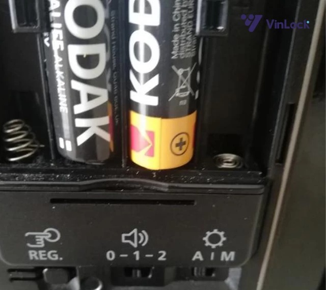 Dấu hiệu khoá điện tử sắp hết pin và cách xử lý nhanh 87 khoá điện tử sắp hết pin