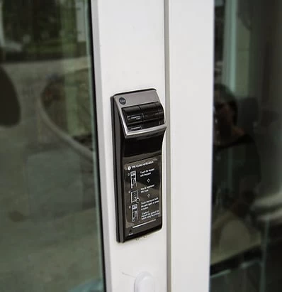 Khóa điện tử Yale YDR 4110: Đánh giá chi tiết tính năng, ưu nhược điểm và có nên mua không? 4 khóa điện tử Yale YDR 4110